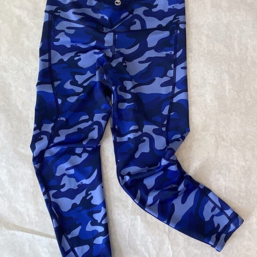 Vineyard Vines Reversible Leggings Blue Camo on one side Whales on the other S/M